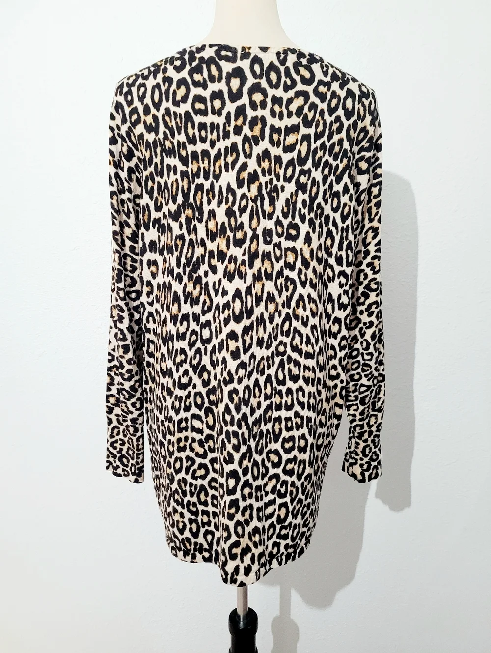 Chico’s Leopard Print Tunic Top Size Medium Animal Print Long Sleeve Stretch - Picture 5 of 11